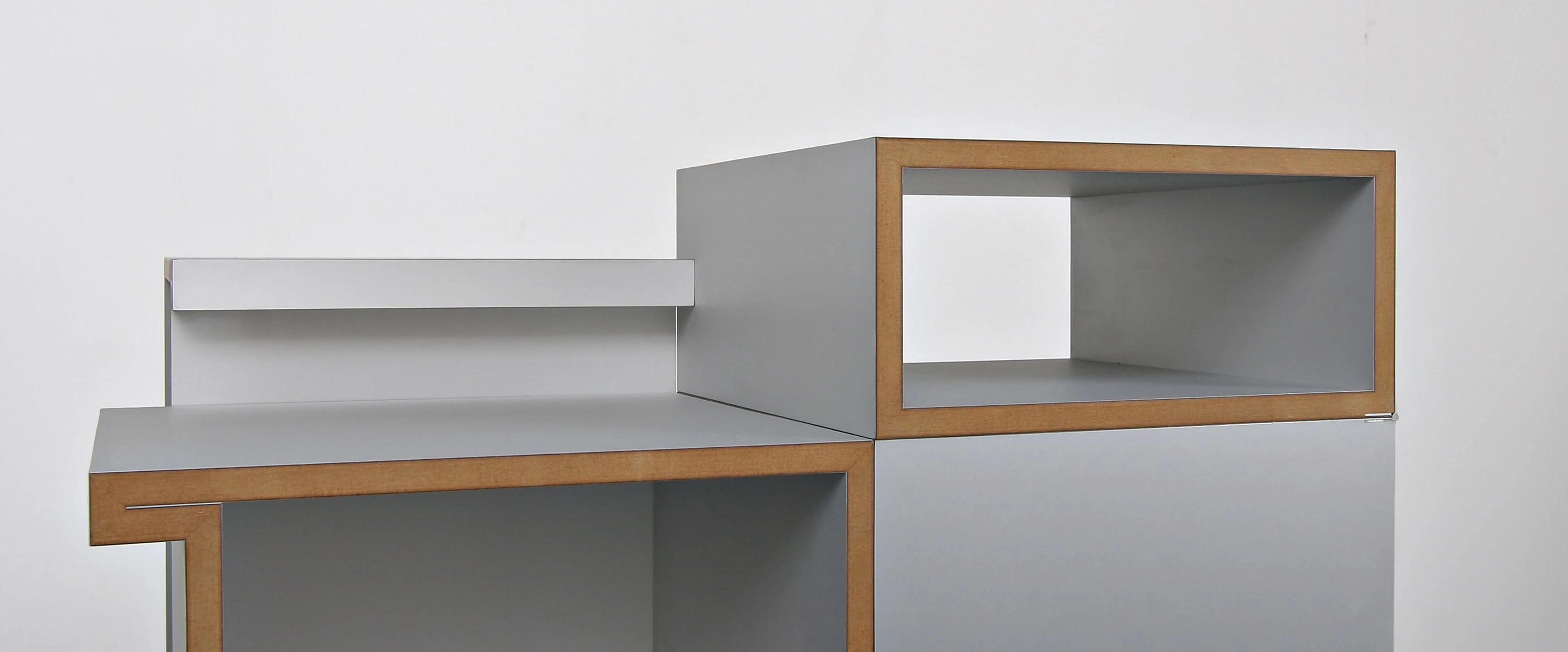 Detail of two stacked gray elements with wooden edges.